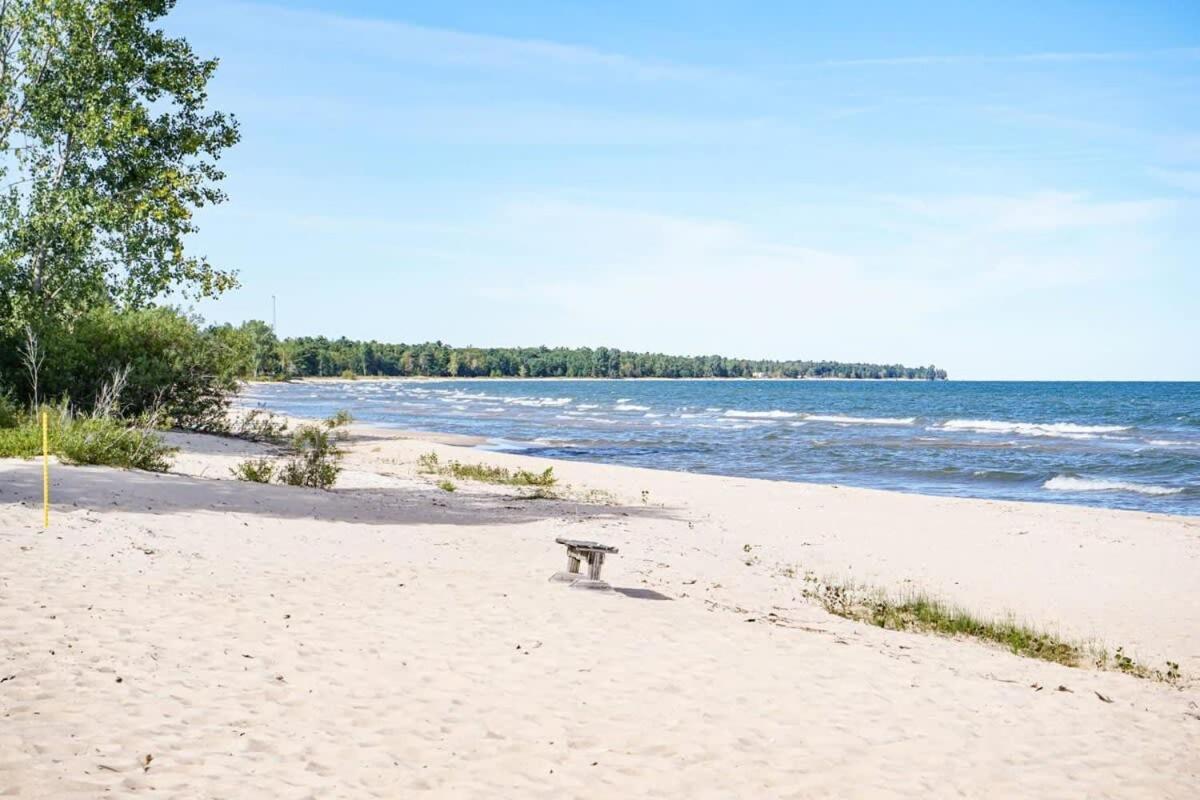 Beach Club Of Oscoda Beach House On Lake Huron Villa Eksteriør billede