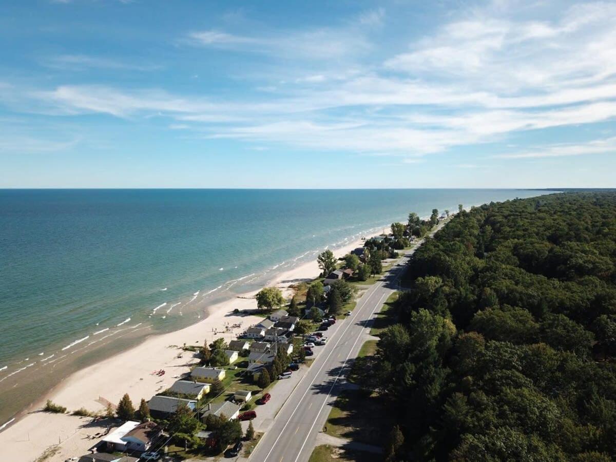 Beach Club Of Oscoda Beach House On Lake Huron Villa Eksteriør billede