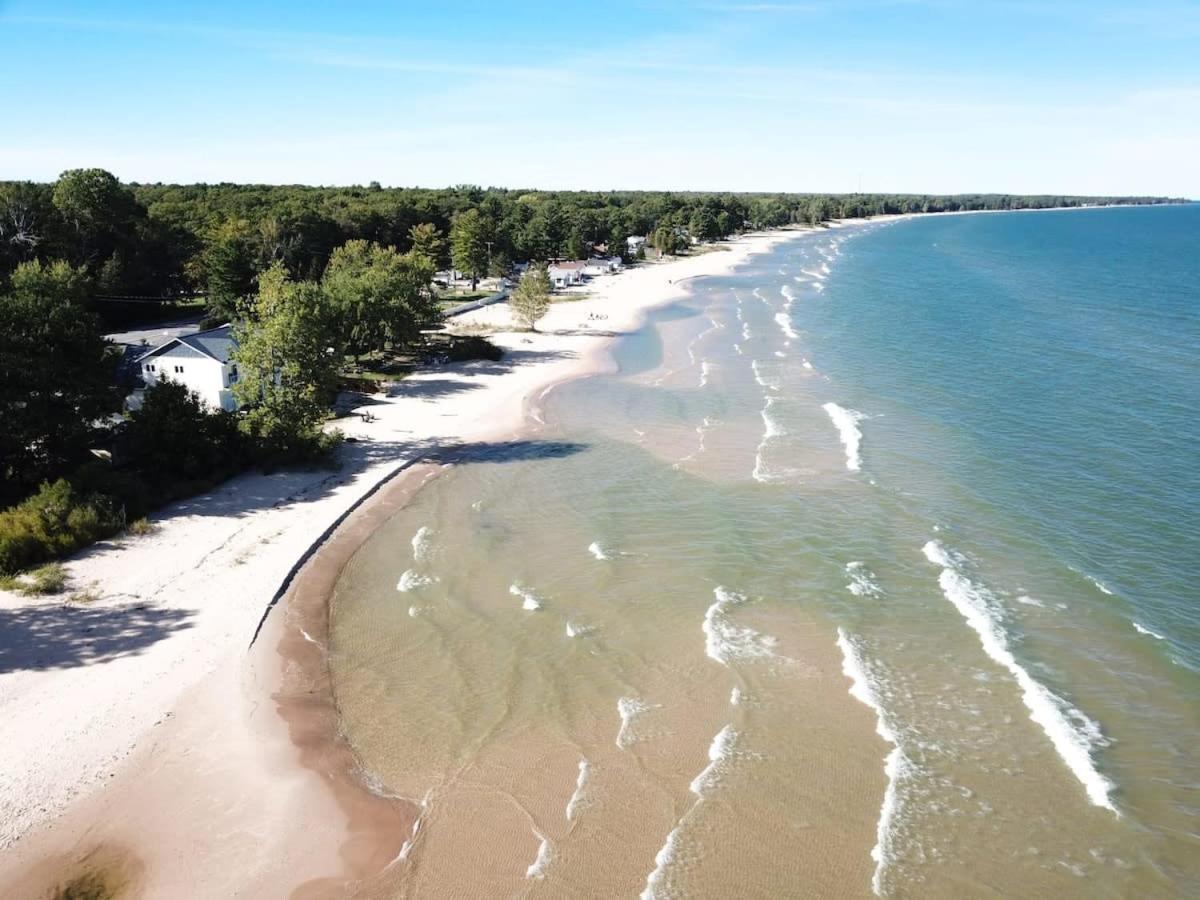 Beach Club Of Oscoda Beach House On Lake Huron Villa Eksteriør billede